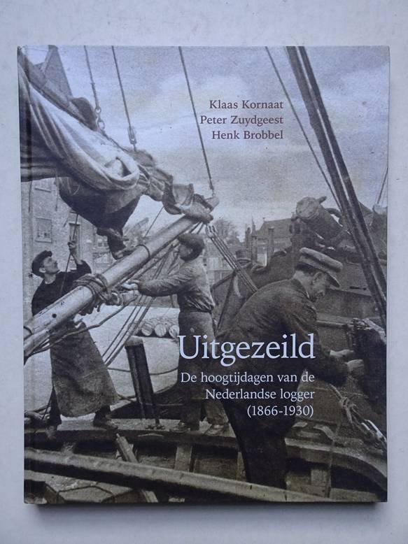 Kornaat, Klaas, Peter Zuydgeest & Henk Brobbel. - Uitgezeild. De hoogtijdagen van de Nederlandse logger (1866-1930).