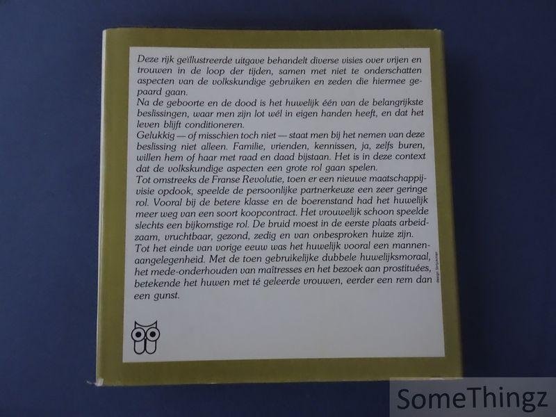 Stefaan Top en Marisa Van Huffel. - Verliefd, verloofd, getrouwd. huwelijksgebruiken in Vlaanderen en Wallonië vroeger en nu. [Met ex libris van Stefaan Top]
