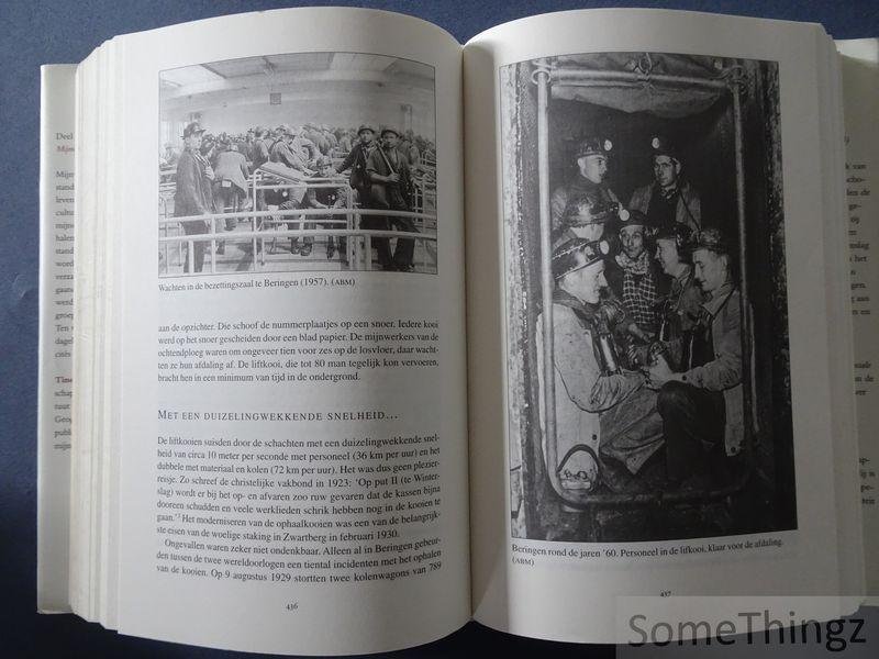 De Rijck, Tine / Van Meulder, Griet. - De ereburgers. Een sociale geschiedenis van de Limburgse mijnwerkers.