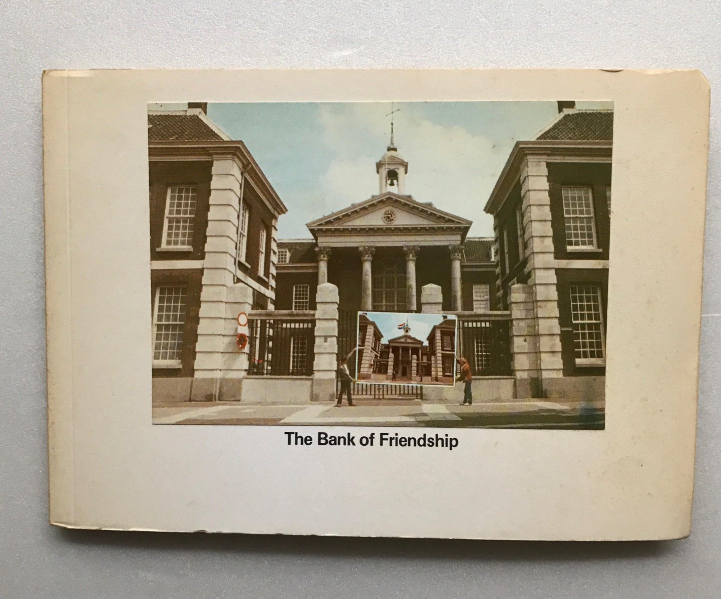 Gram, Eric de , Paul Säder - The bank of friendship
