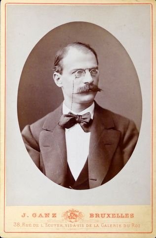 Kufferath, Maurice: - [Kabinettfotografie, Brustbild nach halbrechts]