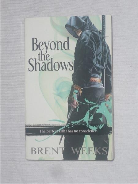 Weeks, Brent - The night angel trilogy, 3: Beyond the shadows