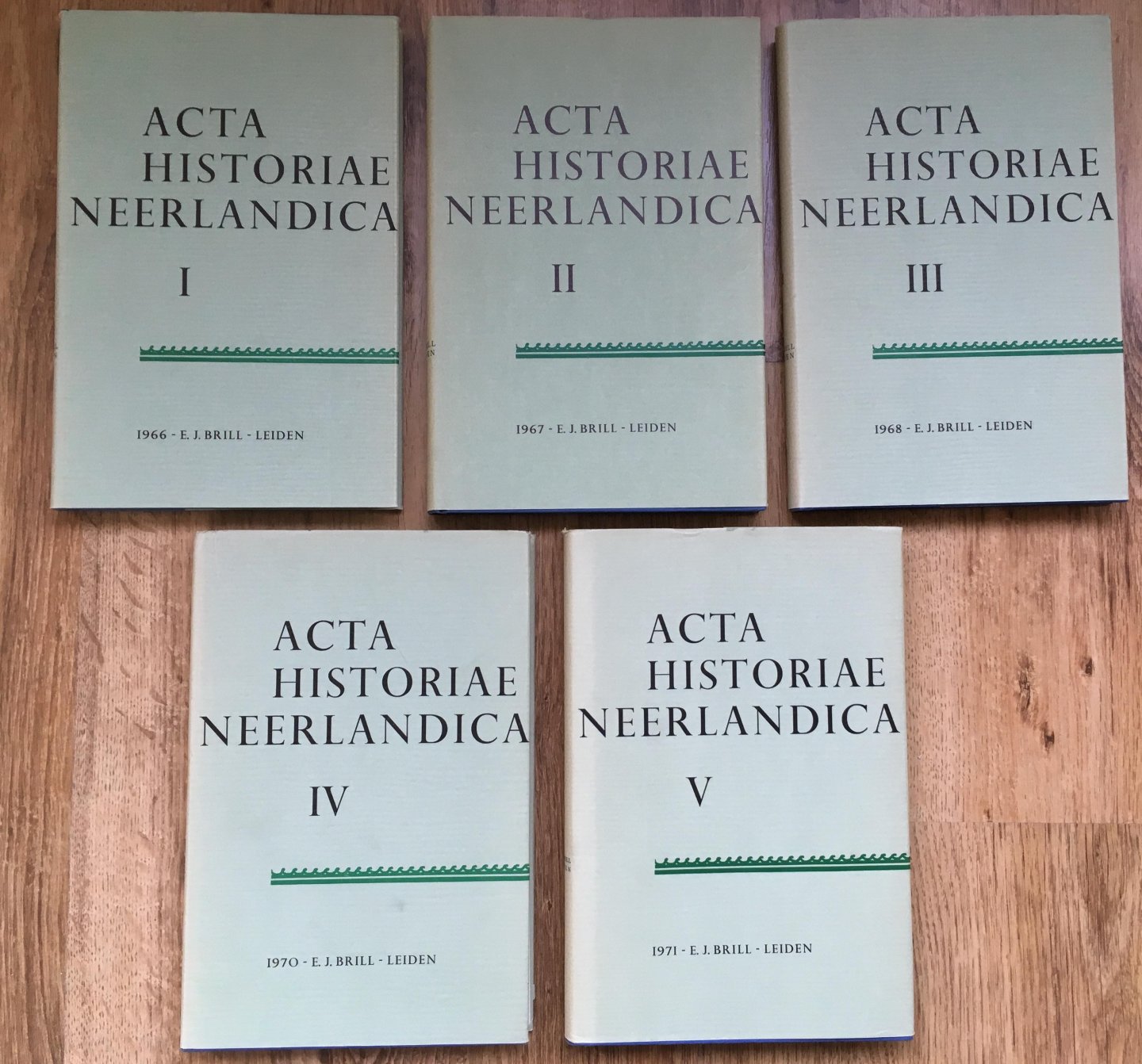 Acta historiae Neerlandica; Historical studies in the Netherlands: 5 delen: I, II, II, IV en V