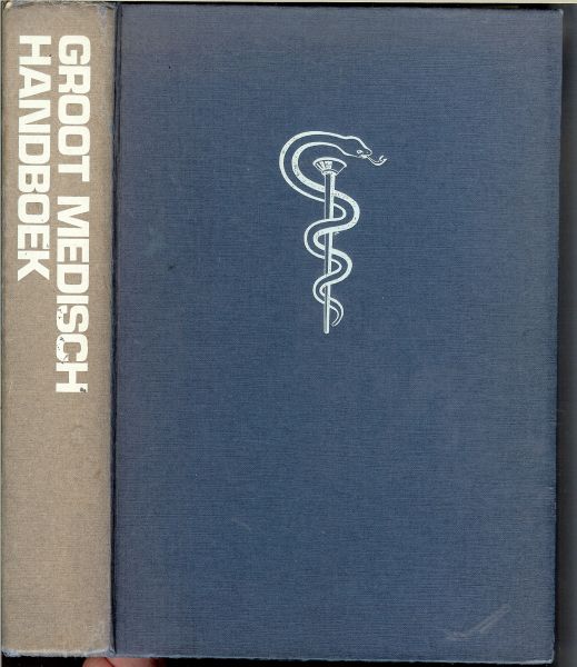 Groenewoud, A. van het  &  Starreveld-Zimmerman, A.A.E .. Voorwoord van Prof. Dr. H.J. Dokter, hoogleraar huisartsengeneeskunde te Rotterdam .. met zwart - wit & kleuren. foto`s en ilustraties. - Groot medisch handboek. Geïllustreerd met 32 buitentekstplaten waarvan 29 in vierkleurendruk alsmede 175 afbeeldingen en informatie-tabellen.