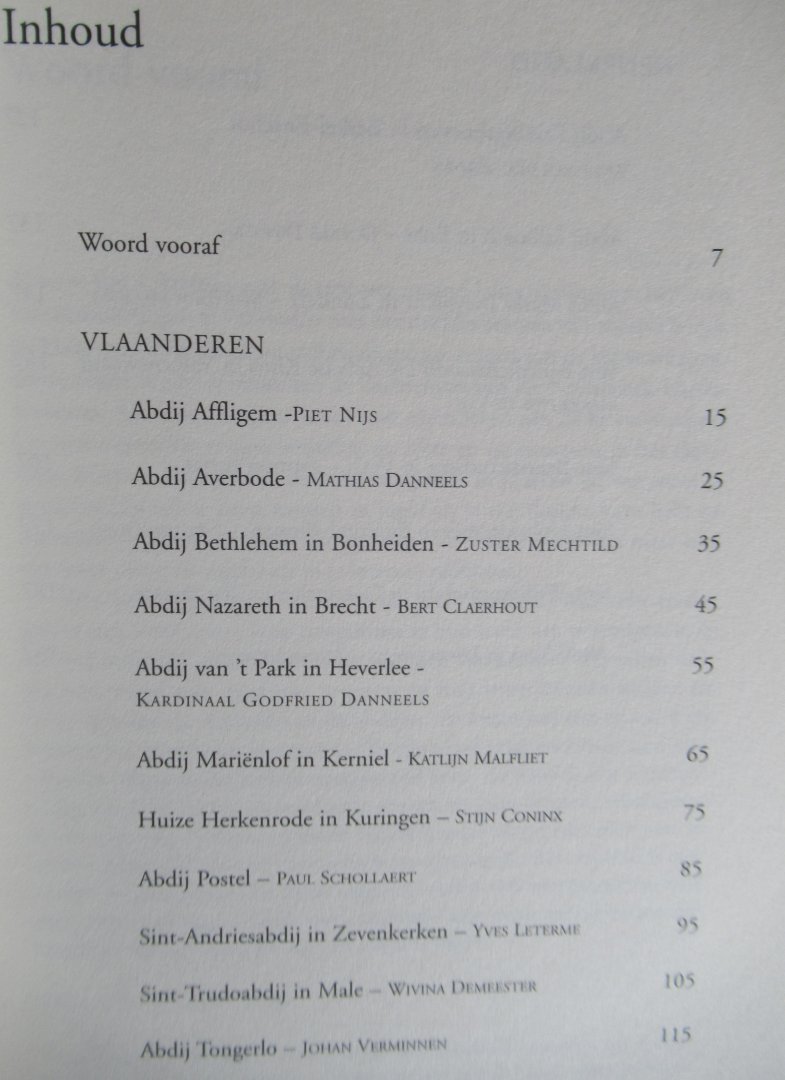 Fijen, Leo e.a. - Wandelen met God rond abdijen.