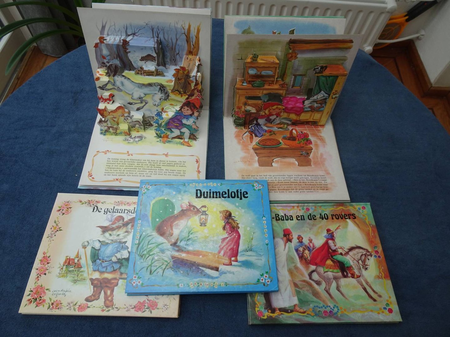 N.n.. - Het Dappere Kleermakertje/ Roodkapje/ De Gelaarsde Kat/ Duimelotje/ Ali-Baba en de 40 Rovers. 5 sprookjes pop-up boeken.