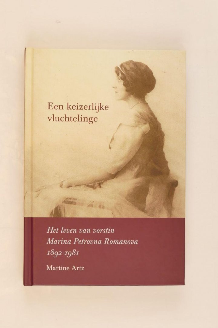 Artz, Martine - Een keizerlijke vluchtelinge. Het leven van vorstin Marina Petrovna Romanova 1892-1981 (3 foto's)