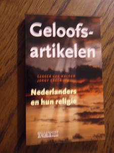 Walsum, S. van;  Groen, J. - Geloofsartikelen. Nederlanders en hun religie