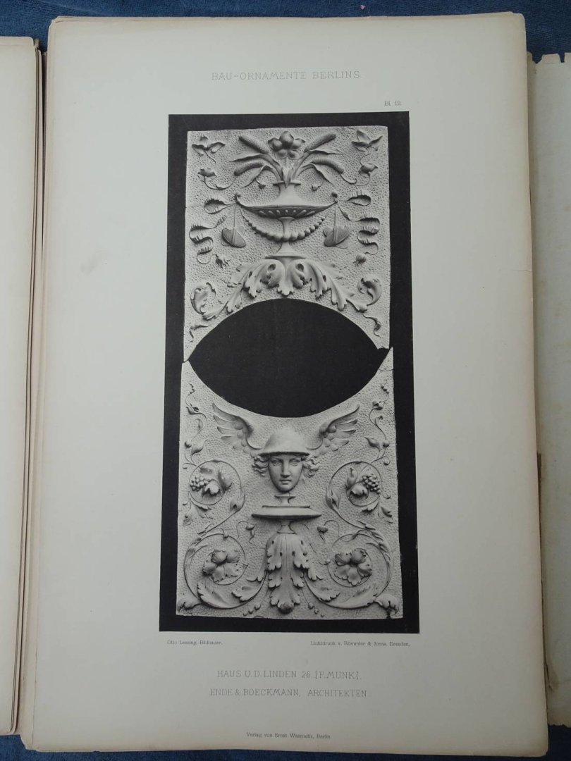Lessing, Otto. - Ausgeführte Bauornamente Berlins. Sammlung hervorragender Ornamentausführungen der bedeutendsten Architekten, Bildhauer und Maler Berlins.