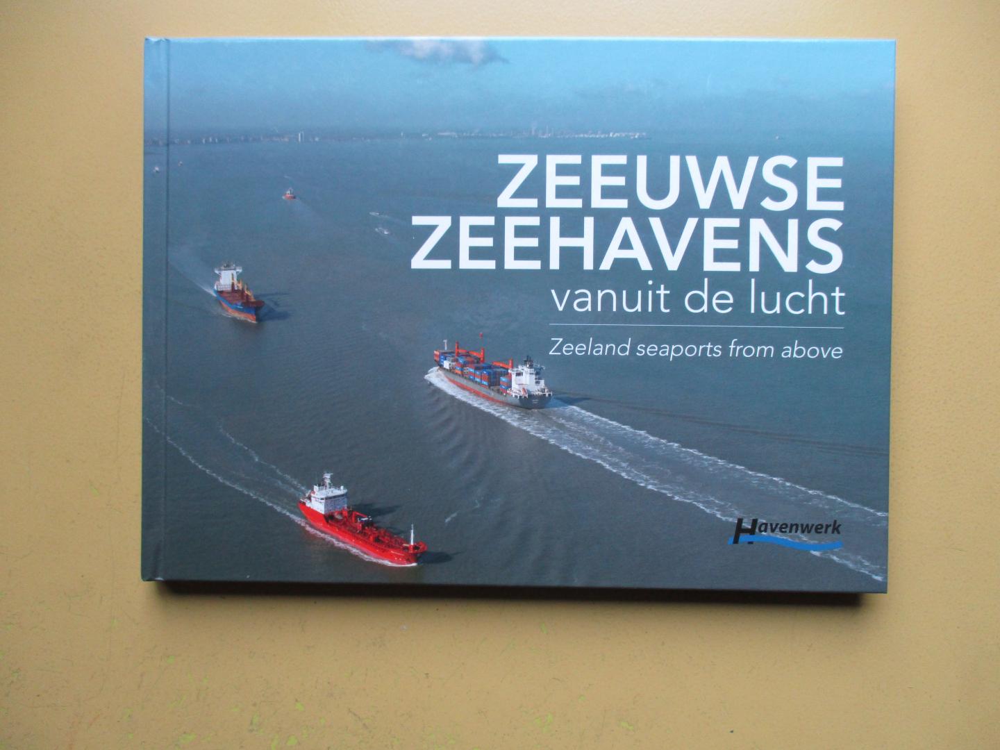 Maldegem, Erna van / Woercom, Annemieke van / Fotografie Izak van Maldegem - Zeeuwse zeehavens vanuit de lucht / Zeeland seaports from above