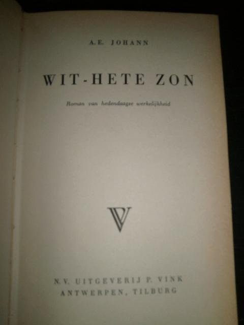 A.E. Johann - Wit-hete zon. Roman van hedendaagse werkelijkheid