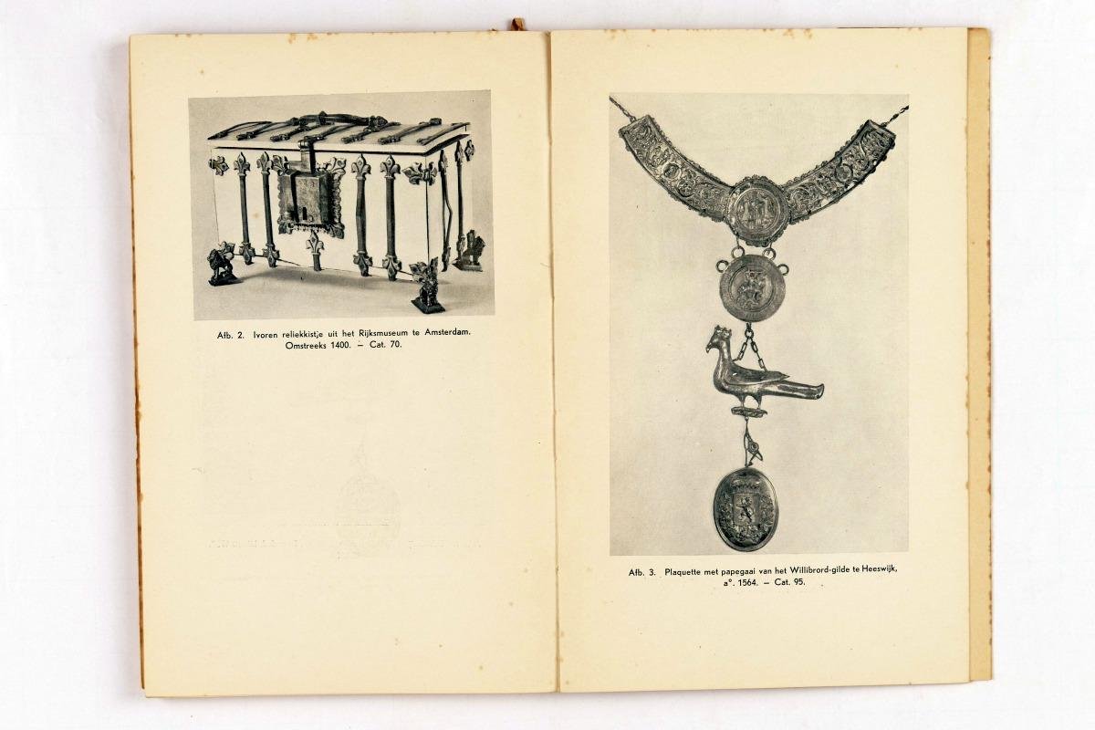 diversen - Willibrord-herdenking 739-1939 Catalogus van de St. Willibrordtentoonstelling (2 foto's)
