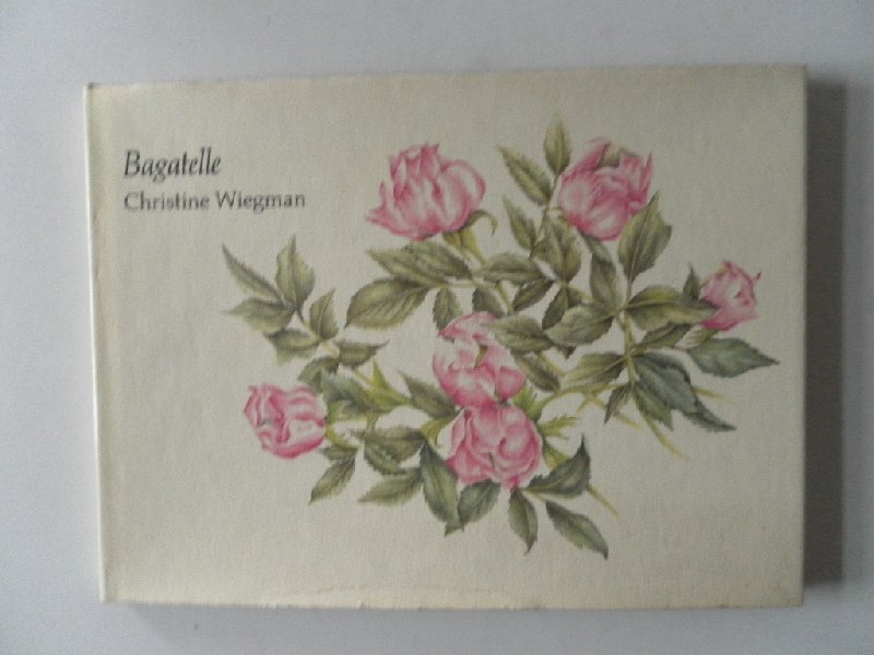 Wiegman, Christine - Bagatelle. Toegevoegd 1 losse geillustreerde kaart met dezelfde afbeelding als op de stofomslag,