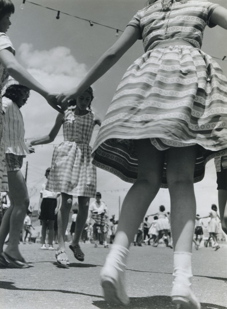 ETTEN, Chr. van. - Picture of schoolgirls dancing in circles during a festifity in the Balcan.