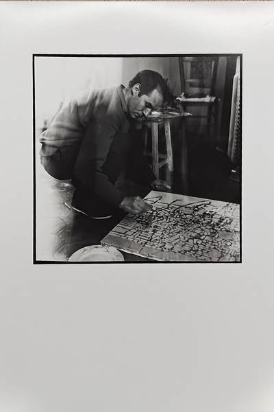 JORN, ASGER - HENNY RIEMENS [FOTO]. - Asger Jorn [ aan het werk ]. Originele  foto's van Henny Riemens. .