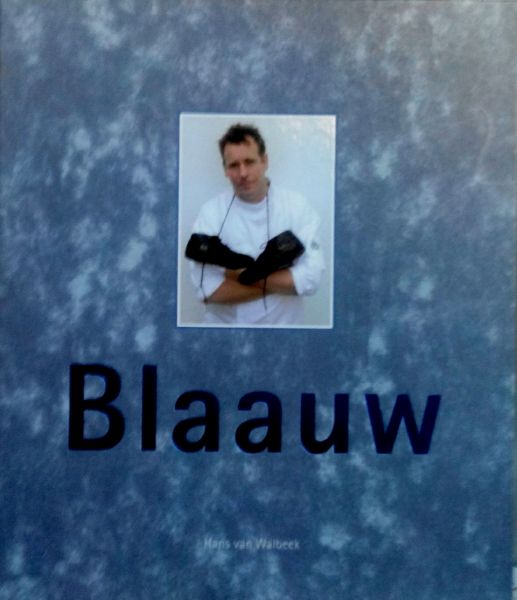 Blaauw, Ron . [ isbn 9789066119451 ] ( Gesigneerd door Ron Blaauw . ) - Blaauw . ( In de succesvolle serie chefboeken van Inmerc is het nu de beurt aan Ron Blaauw. In deze origineel opgezette uitgave komen zeer veel verschillende aspecten van zijn met twee Michelinsterren bekroonde restaurant aan de orde. -