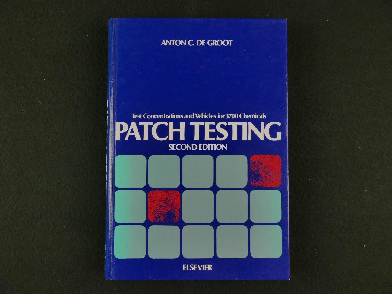 Groot, Anton C .de M,D, Ph.D. - Patch Testing (2 foto"s)