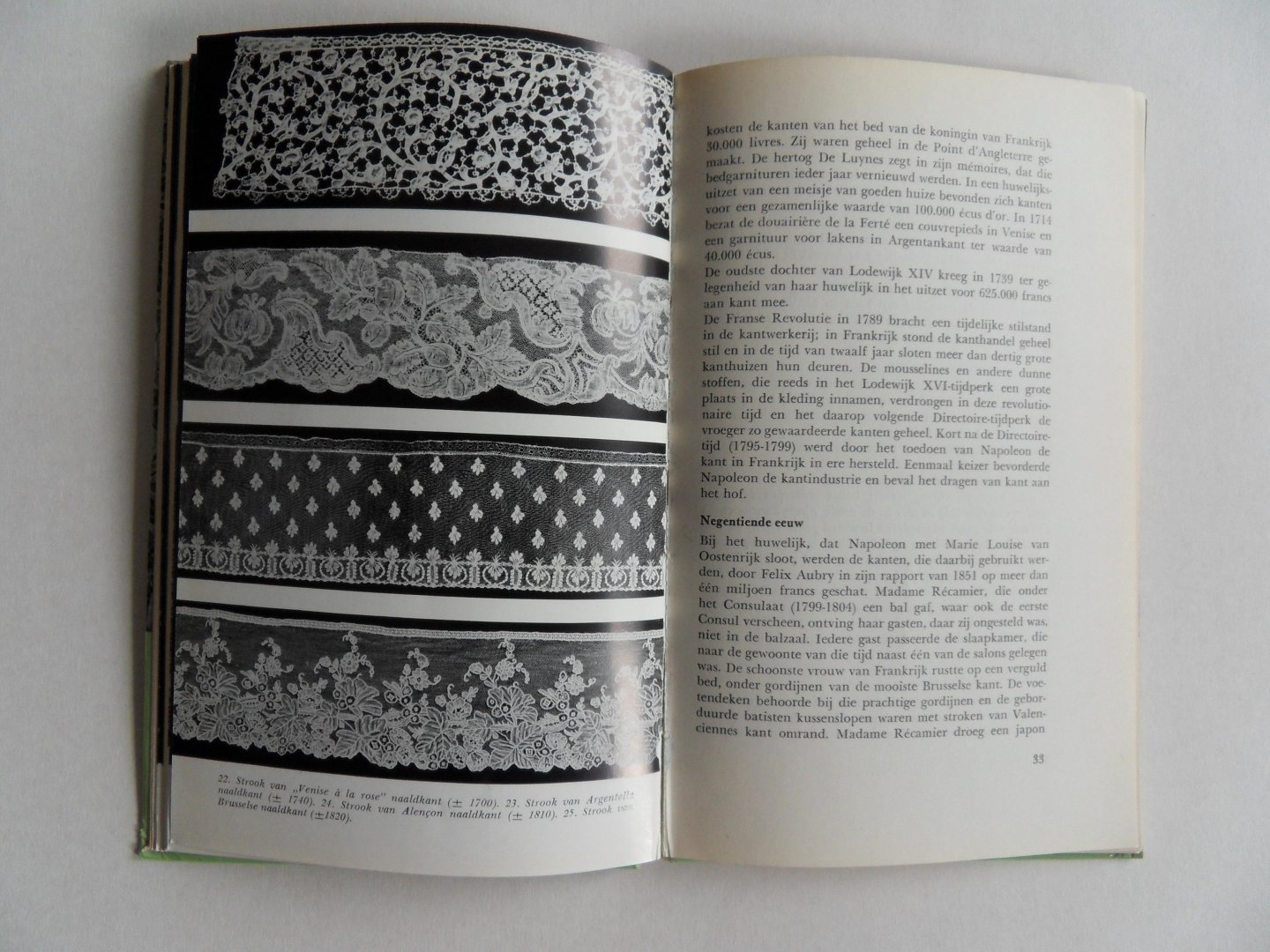 Meulen-Nulle, L.W. van der. [ GESIGNEERD ]. - Kant met naald en klos en speldenbos.