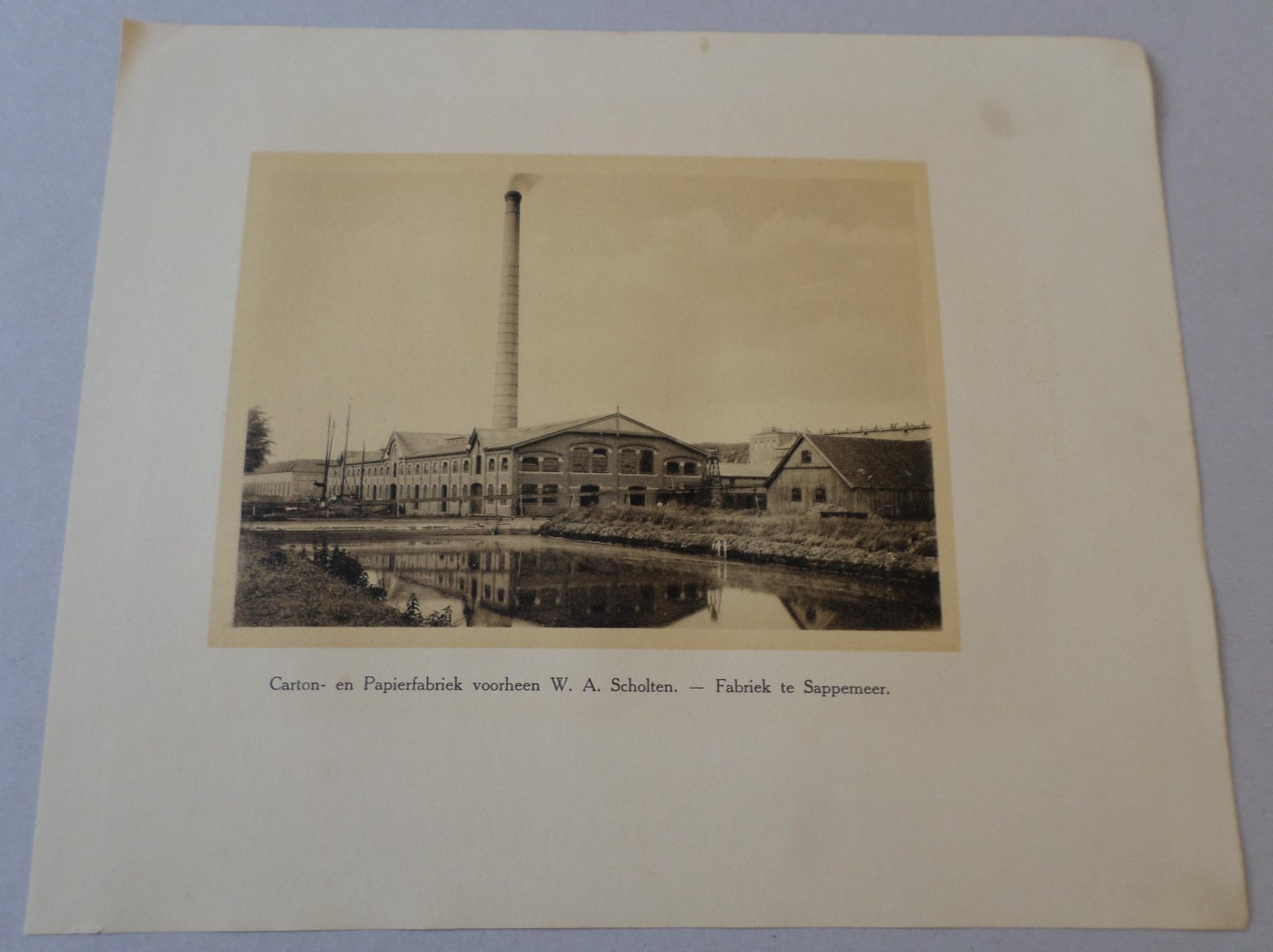 Afbeelding  Carton- en Papierfabriek W.A. Scholten. - Fabriek te Sappemeer. - Afbeelding  Carton- en Papierfabriek W.A. Scholten. - Fabriek te Sappemeer.
