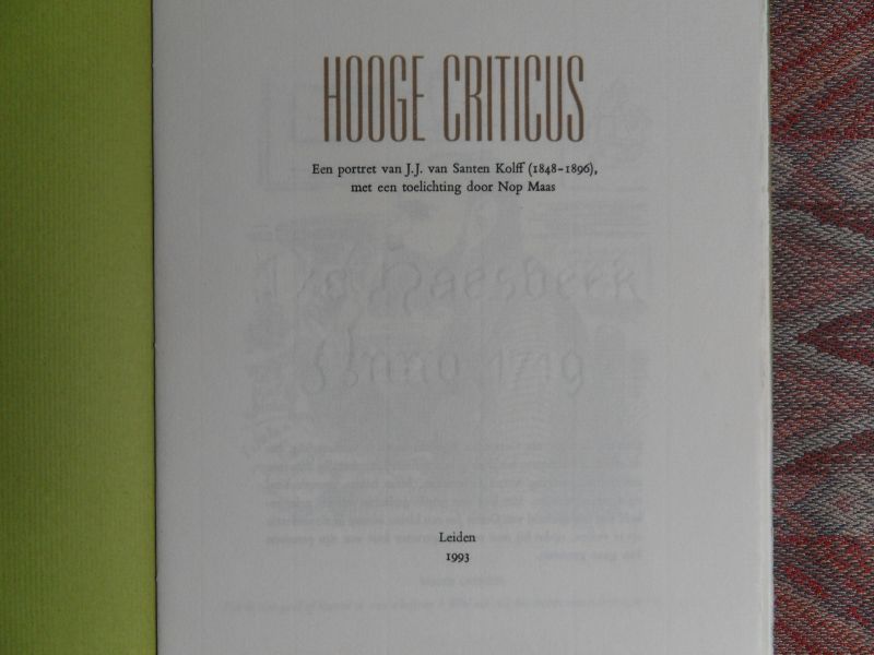 Maas, Nop (toelichting door). - Hooge Criticus. - Met een portret van J.J. van Santen Kolff (1848 - 1896). - [ Genummerd exemplaar 21 / 50 ].