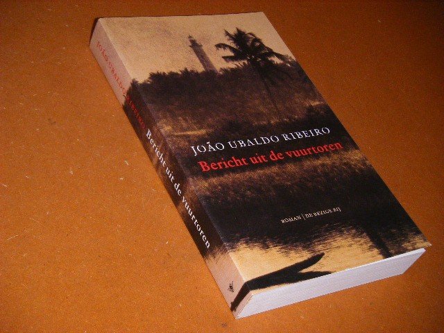 Ribeiro, Joao Ubaldo. - Bericht uit de Vuurtoren. Roman.