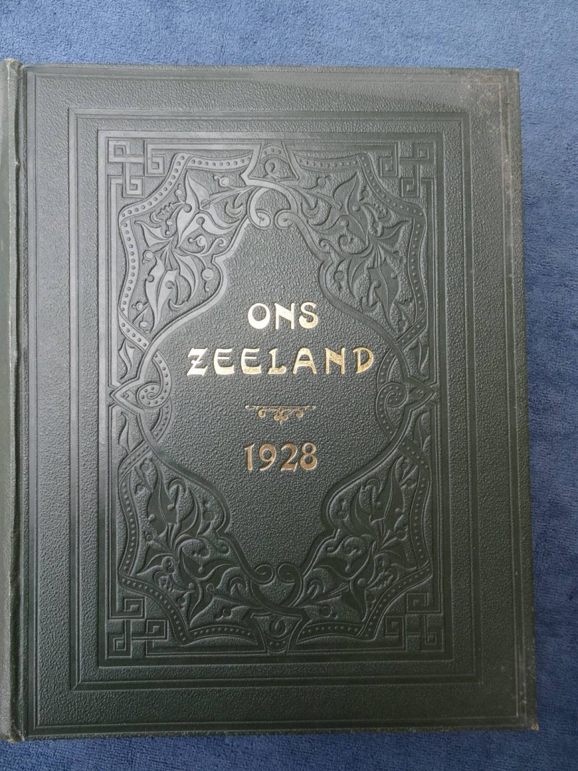 Berg, Antoine van den Berg (red.). - Ons Zeeland, geïllustreerd weekblad. Complete, ingebonden, derde jaargang (no. 1 t/m 50 + kerstnummer 1928).