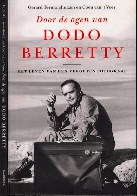 Termorshuizen, Gerard & Coen van 't Veer. - Door de ogen van Dodo Berretty: Het leven van een vergeten fotograaf.