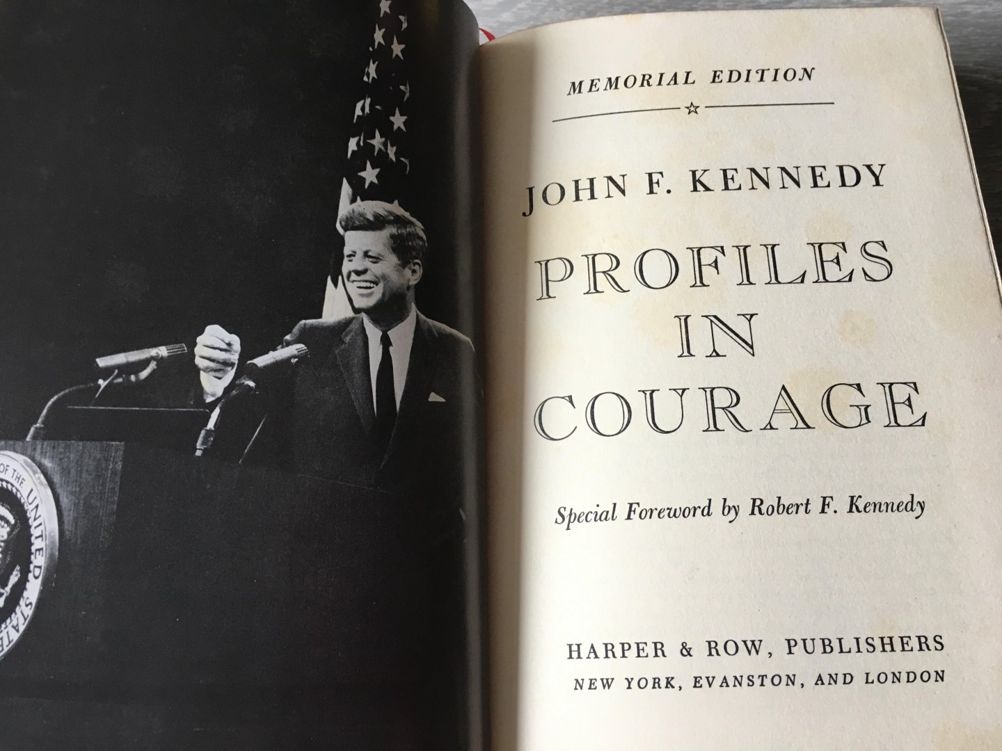 John F. Kennedy, Robert F. Kennedy - Memorial edition; John F. Kennedy, Profiles in courage, WITH EXTRA in memorial stamps!