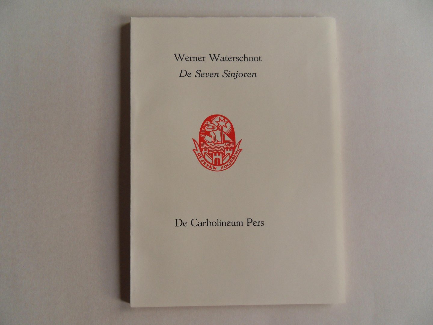 Waterschoot, Werner. [ GESIGNEERD door de auteur ]. - De Seven Sinjoren.. [ Genummerd exemplaar 14 / 50 = van de Arabisch genummerde exemplaren ].