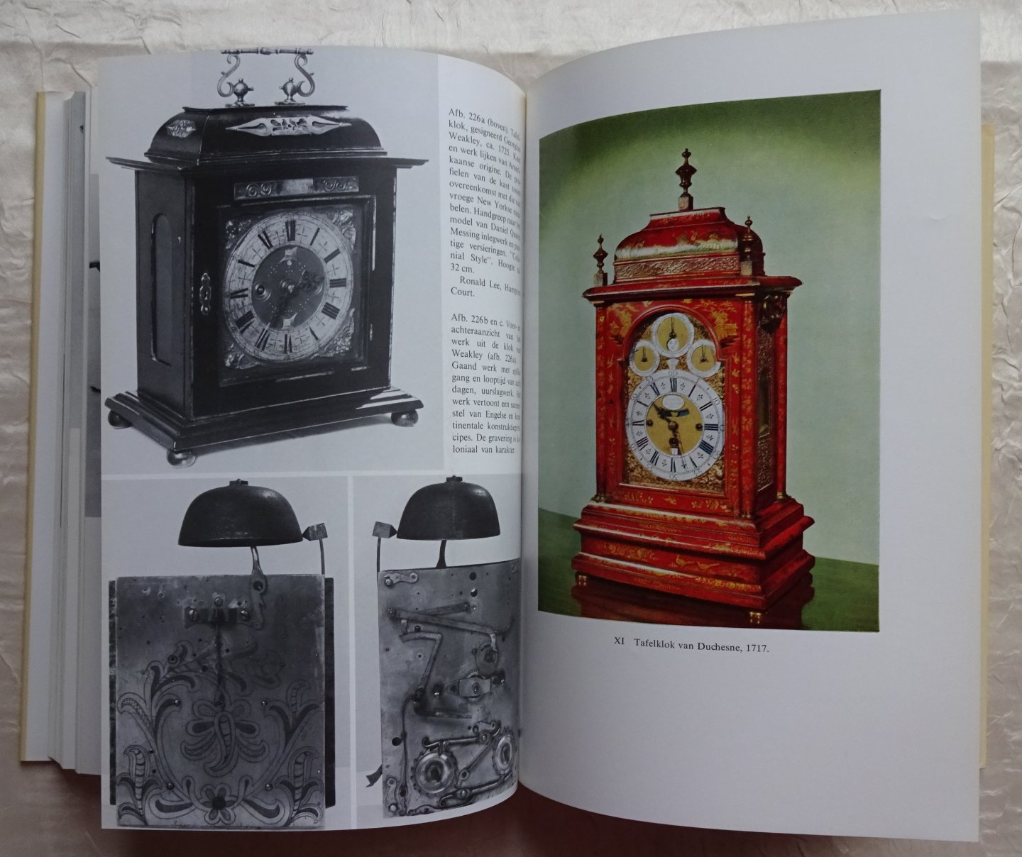 Basserman-Jordan / von Bertele - Oude Klokken. Het handboek voor verzamelaars en liefhebbers met ruim 700 afbeeldingen en 20 kleurenplaten. [ isbn 9060970446 ]
