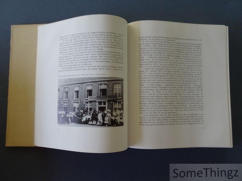 Vanparijs, Paule / Mertens, J. et al. (red.) - Gedenkboek 1908-1983. Dokterskring kanton Heist-op-den-Berg.