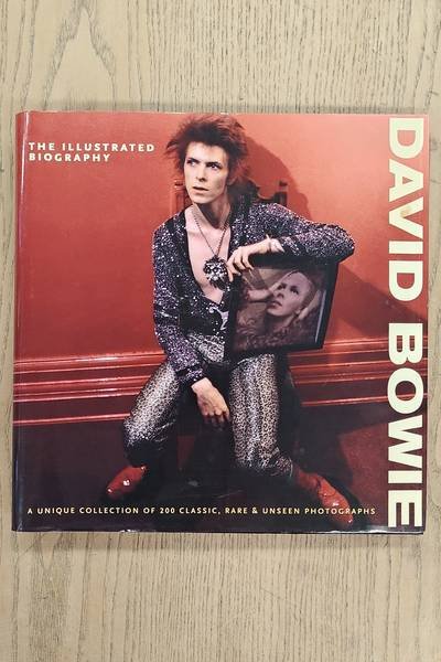 THOMAS, GARETH. - David Bowie, The Illustrated Biography, A Unique Collection of 200 Classic, Rare & Unseen Photograph