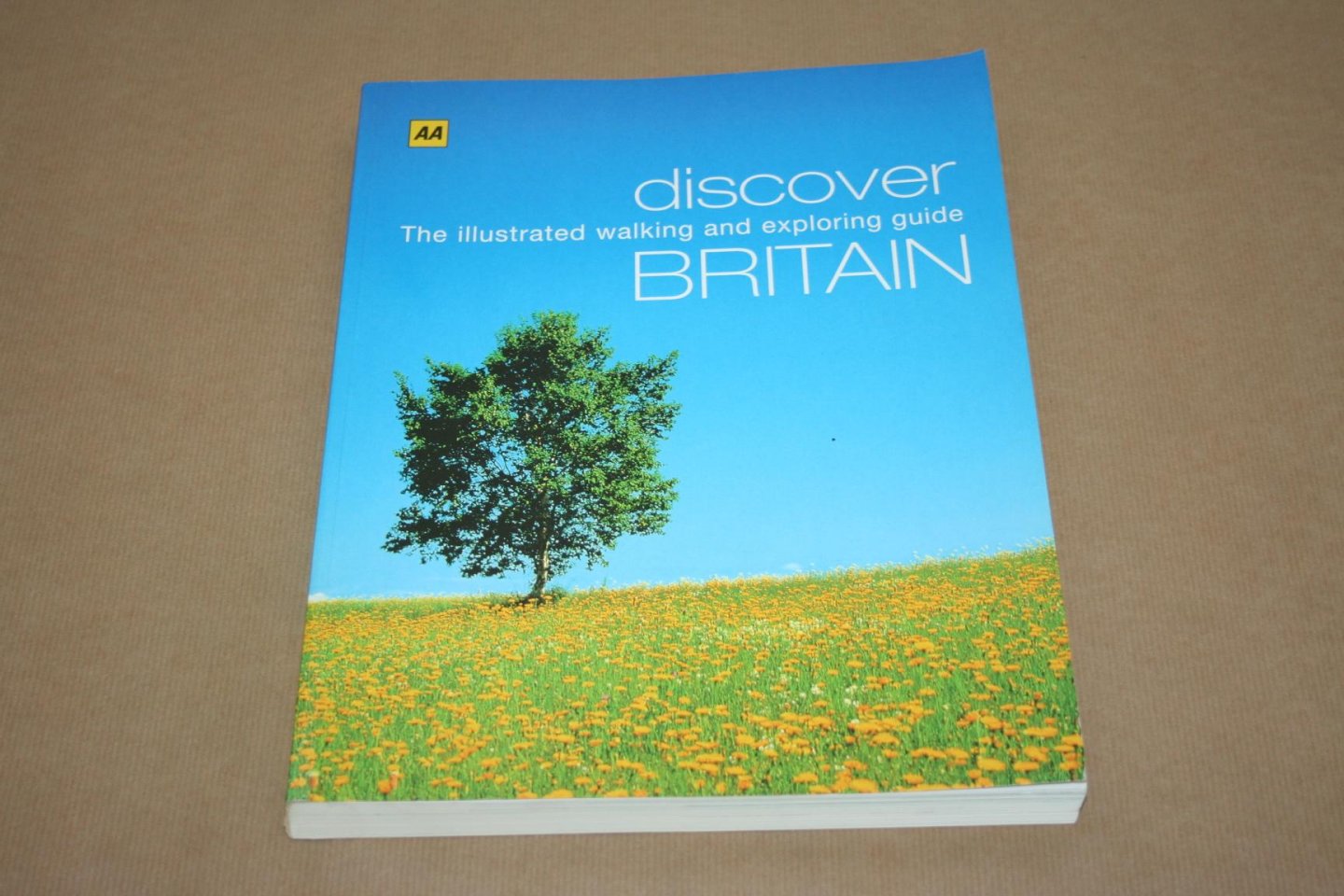  - Discover Britain -- The illustrated walking and exploring guide