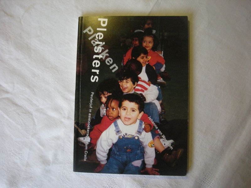 Woerkom, Jehanne van, tekst en fotografie (kleur) - Pleisters plakken, Peuterjuf in asielzoekerscentrum Crailo