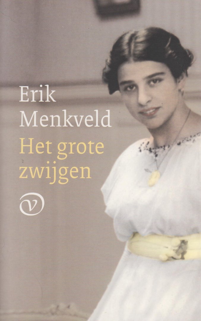 Menkveld (1959), Erik - Het grote zwijgen - Amsterdam 1910. Het Paleis voor Volksvlijt. Tijdens een voorstelling raakt een beginnende recensent volledig buiten zichzelf door de muziek. 'Waarom nodig je hem niet eens uit?' zegt de vrouw van de componist, als ze een dag later