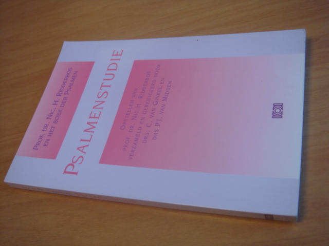 Ginkel, drs. C. van & drs. P.J. van Midden - Psalmenstudie - Opstellen verzameld en geredigeerd door C.v.Ginkel en P.J.v.Midden