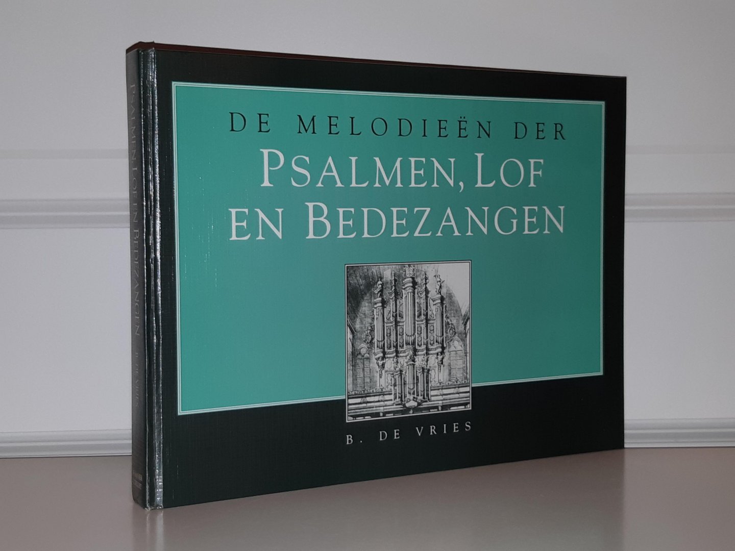 Vries, B. de - De melodieën der Psalmen, Lof- en Bedezangen. Vierstemmig gezet met voor, tusschen en naspelen voor orgel met of zonder pedaal, harmonium of piano
