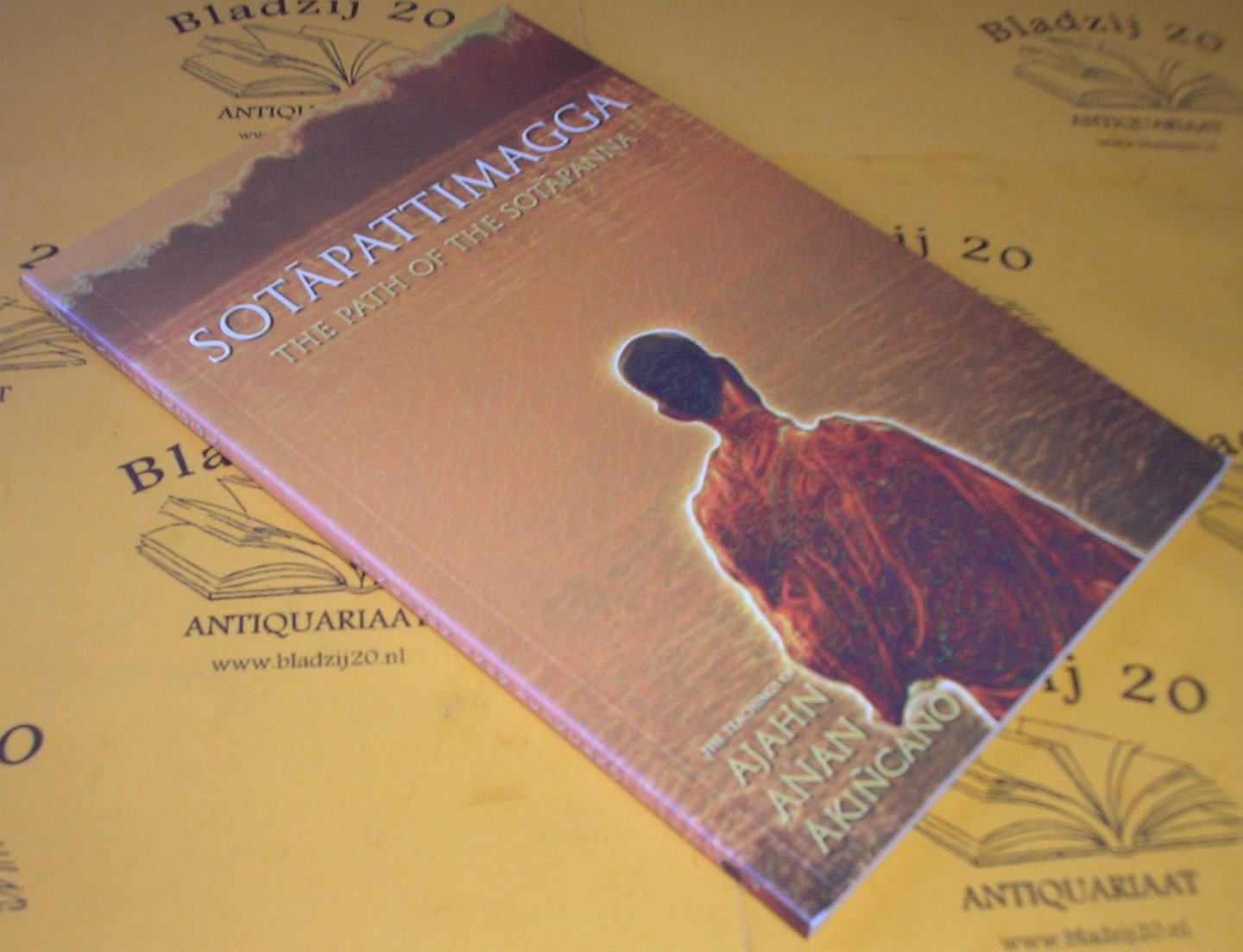 Akincano, Ajahn Anan. - Sotapattimagga. The Path of the Sotapanna.  2013