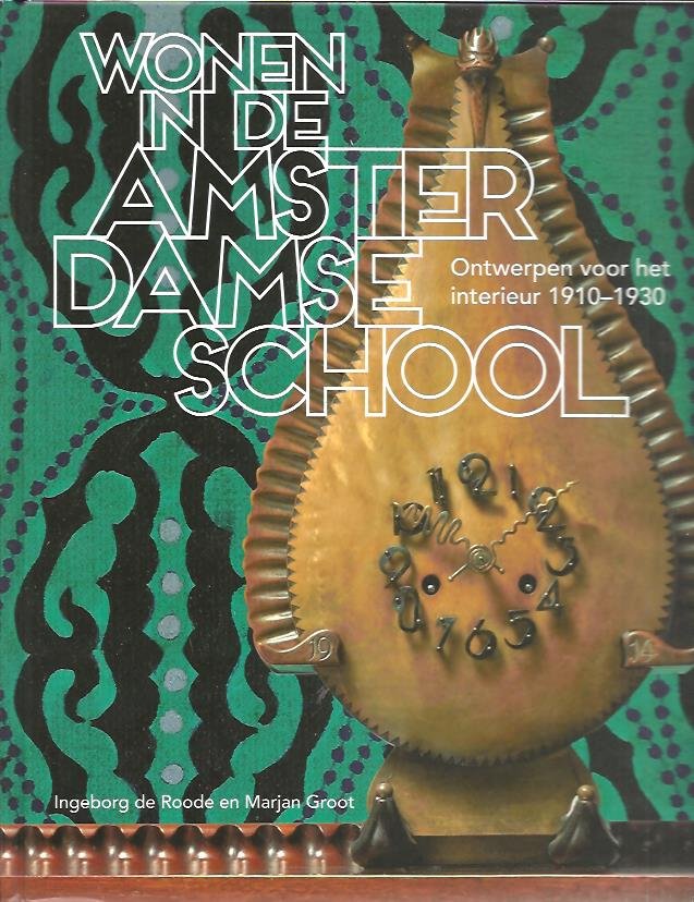 ROODE, Ingeborg de & Marjan GROOT - Wonen in de Amsterdamse School. Ontwerpen voor het interieur 1910-1930.