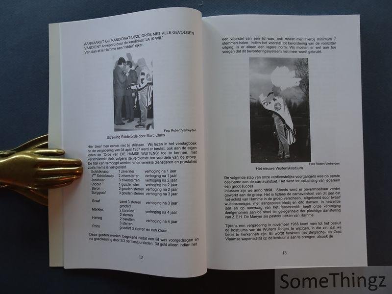 Saeys, M. en van Bossche, André. - Carnaval door de eeuwen heen: historiek & carnaval in Hamme. / Die Hamse Wuitens, 1956-2006.
