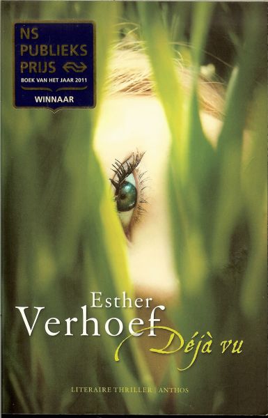 Verhoef, Esther .. Omslagontwerp Marry van Baar en de Illustratie van Julia Sang Nguyen - Deja vu .. Buitengewoon spannend , sfeeervol , maar bovenal heel goed geschreven