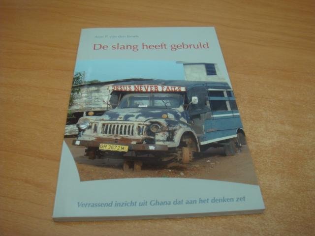 Broek, A. van den - De slang heeft gebruld - verrassend inzicht uit Ghana dat aan het denken zet