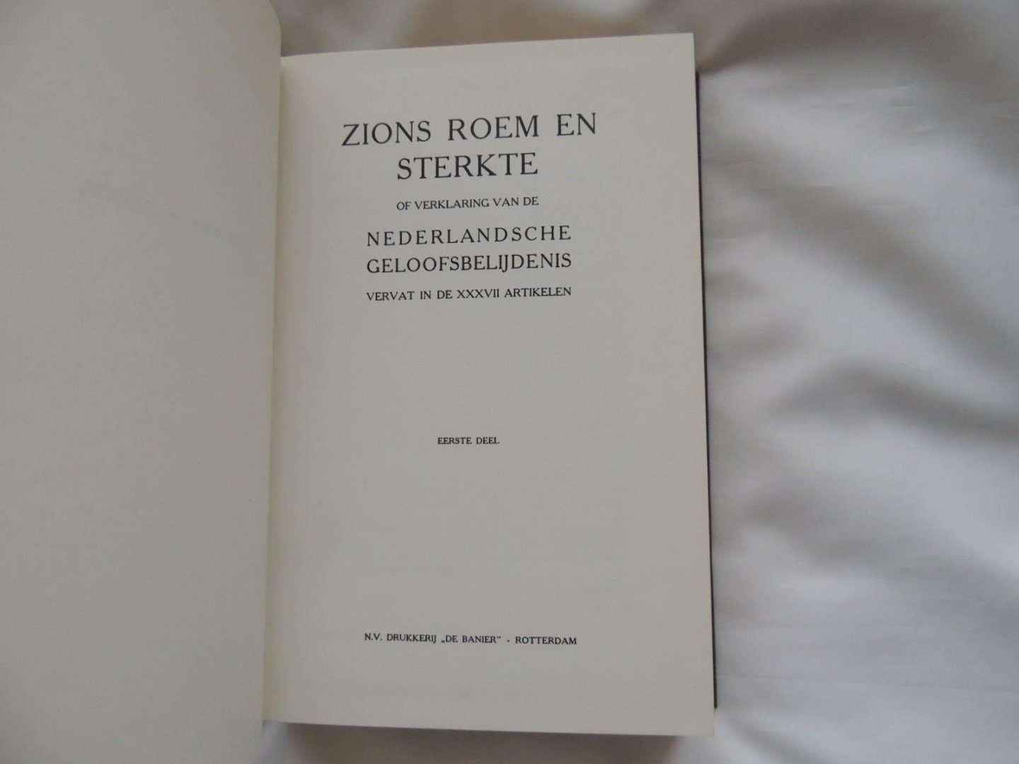 Rotterdam, Arnoldus - Zions roem en sterkte - of verklaring van de Nederlandsche Geloofsbelijdenis vervat in de XXXVII artikelen - Twee delen in één band