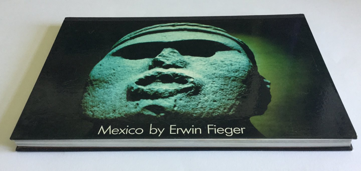 Fieger, Erwin (foto's) &  Marianne Greenwood(tekst) & Rosa Elena Luján (proloog) - Mexico by Erwin Fieger