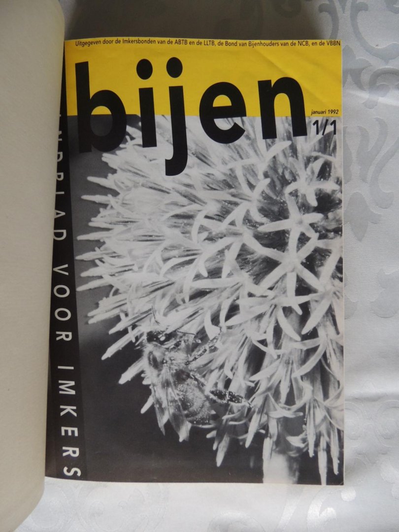 Beetsma, J. (redactie) - Bijen. Maandblad voor imkers. Jaargang 1, 1992.  Jaargang 2,  1993. COMPLEET