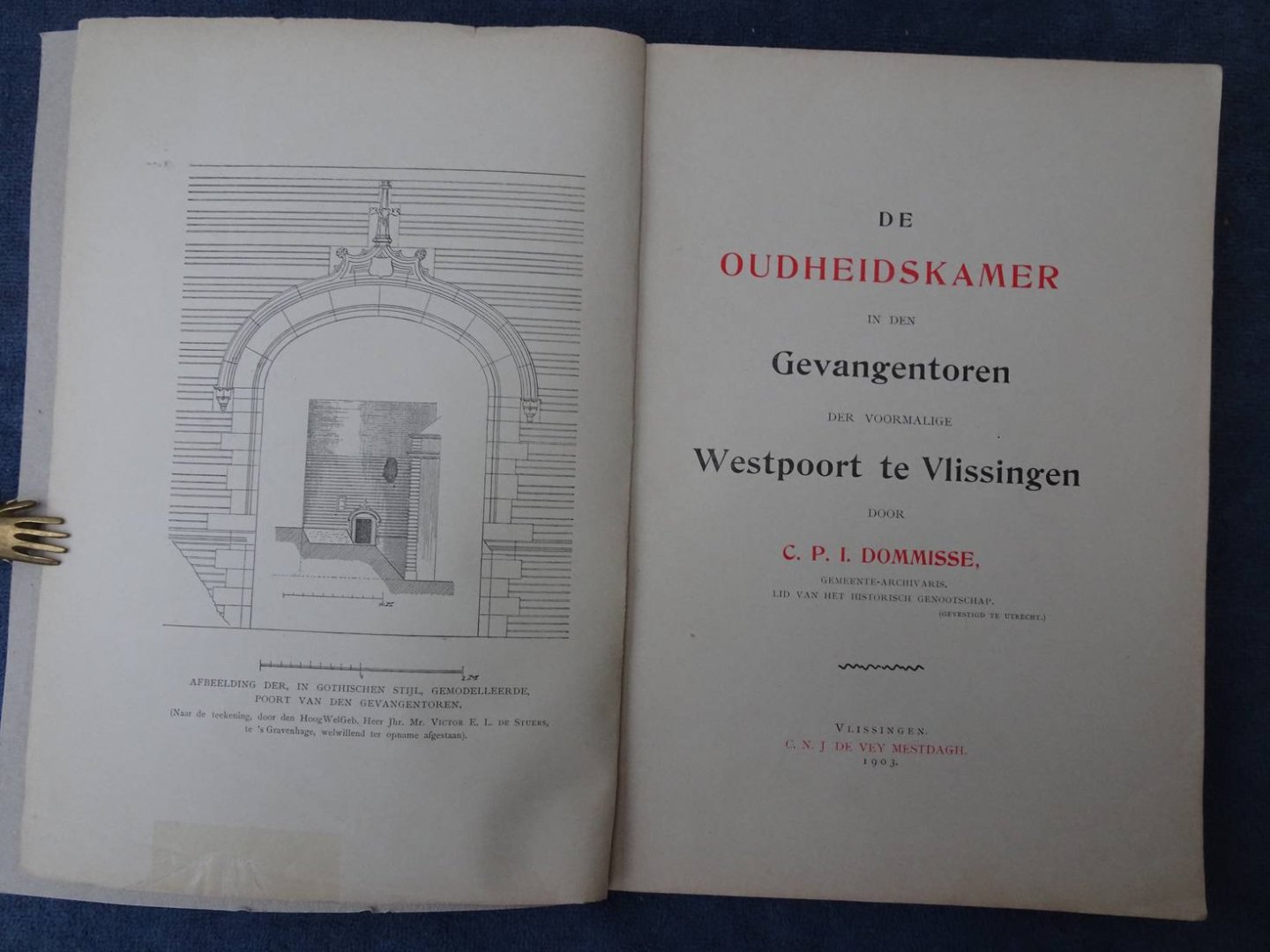 Dommisse, C.P.I.. - De Oudheidskamer in den Gevangentoren der voormalige Westpoort te Vlissingen.