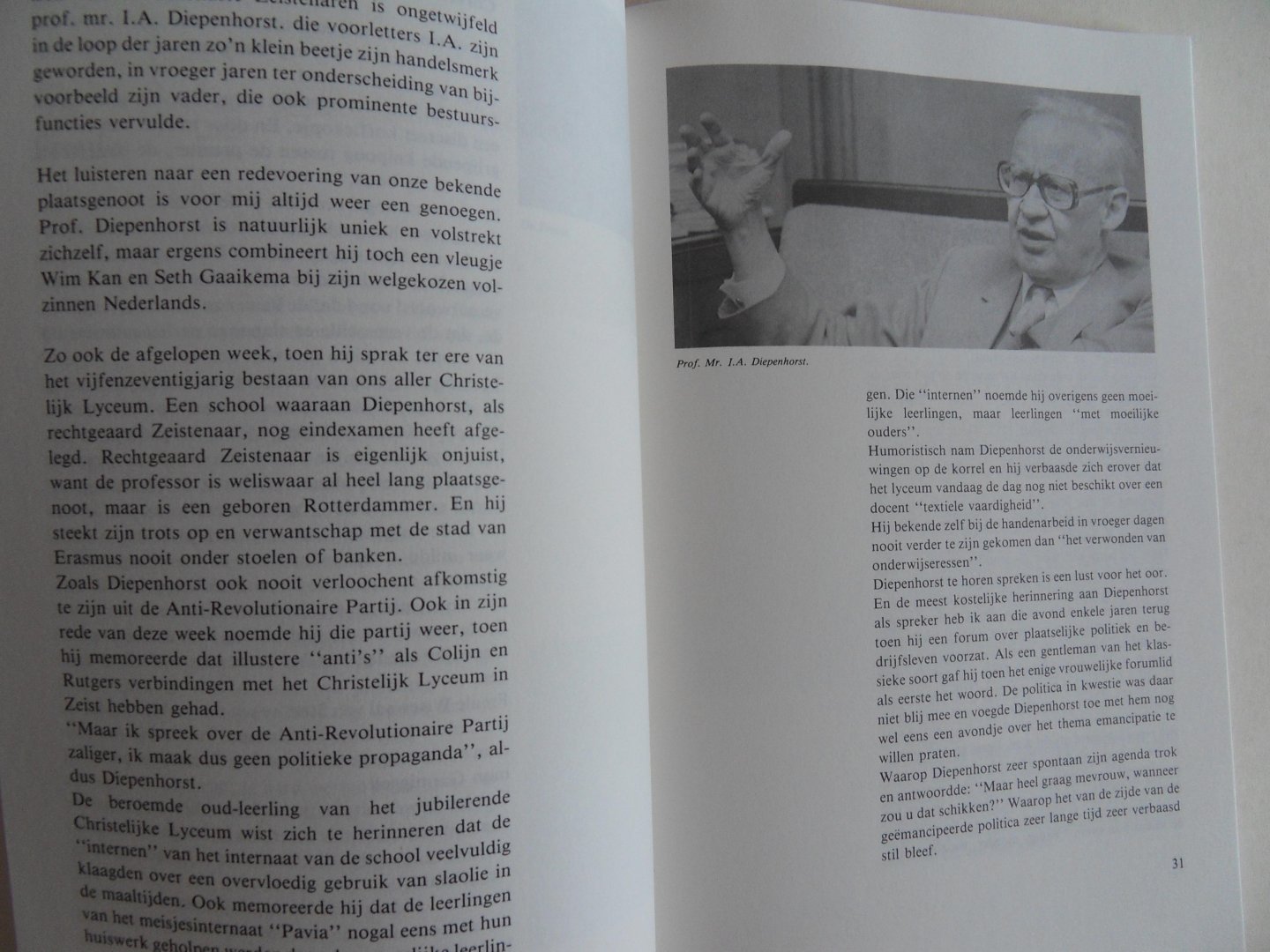 Nieuwenhuizen, Bert van. [ ! GESIGNEERD ]. - De Achtste Kolom. - Zesenvijftig impressies uit het Zeister leven.