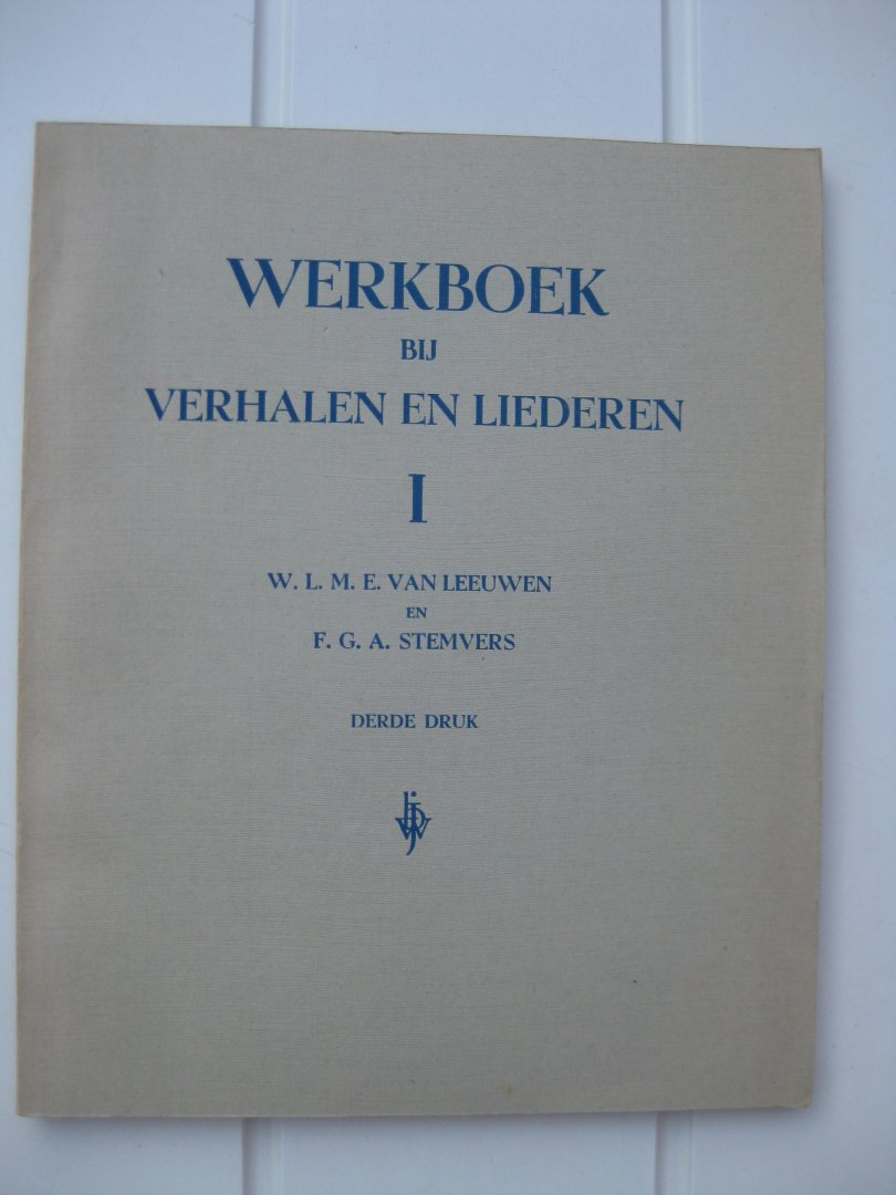 Leeuwen, W.L.M.E. en Stemvers, F.G.A. - Werkboek bij verhalen en liederen. Deel I en II.
