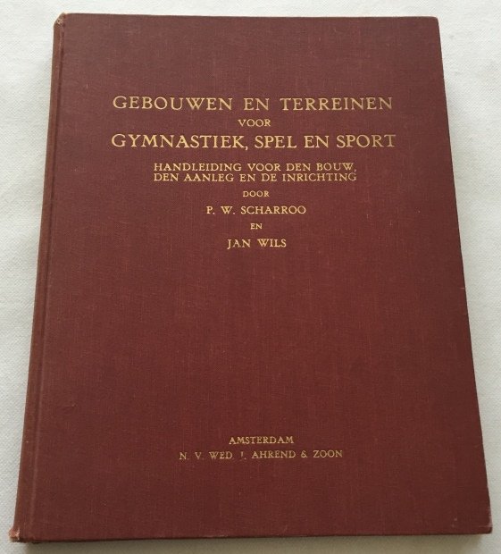 Scharroo, P.W., Jan Wils, - Gebouwen en terreinen voor gymnastiek, spel en sport. Handleiding voor den bouw, den aanleg en de inrichting.