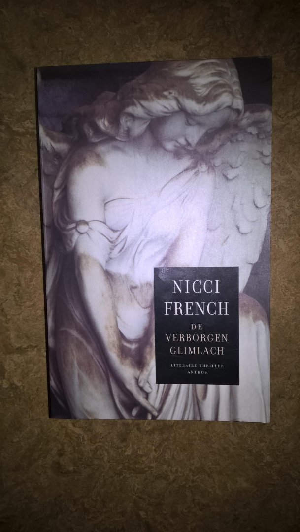 French, Nicci. - De verborgen glimlach